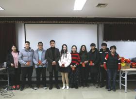新春迎元宵，歡聲振精神，愛元宵三五風光，繁光遠綴天