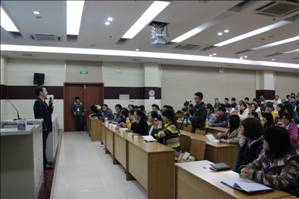 新稀寶股份董事長、益謙文化創(chuàng)始人湯傳忠走進(jìn)高校指導(dǎo)大學(xué)生就業(yè)